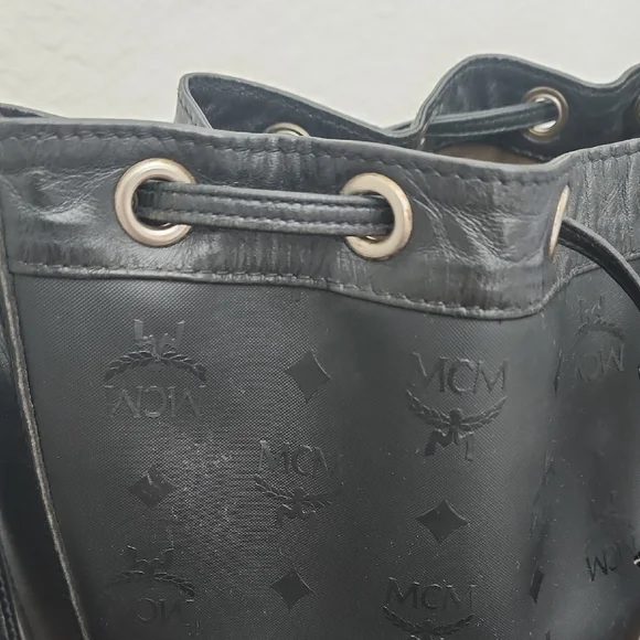 MCM Black Shoulder Bag with Drawstring Closure, Vintage Pre-owned - Picture 7 of 17